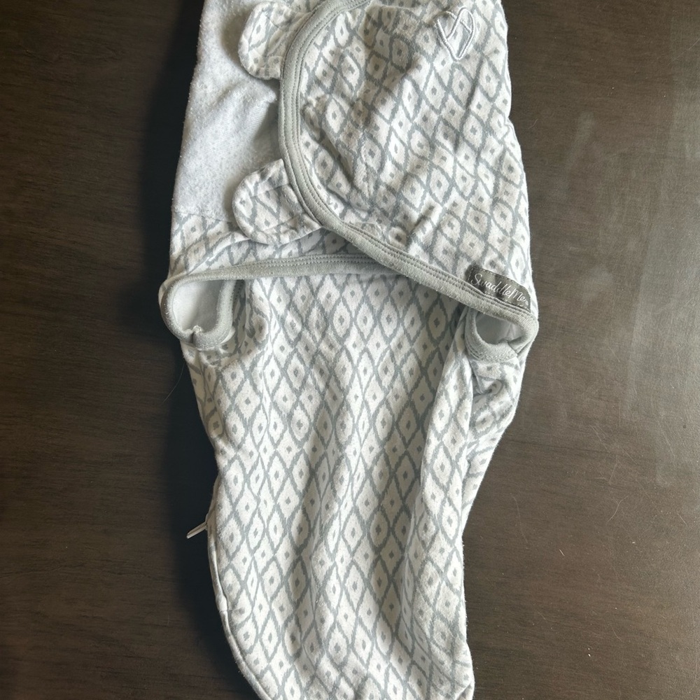 Hooded Baby Swaddle with Diamond Pattern - Light Gray & White